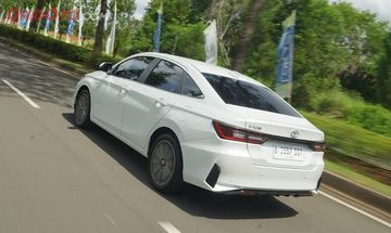 Best Small Sedan OTOMOTIF Award 2025 Nih, Segini Harga Toyota Vios