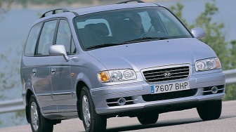 Review Hyundai Trajet si Bongsor Kabin Luas Harga 50 Jutaan untuk Keluarga Besar