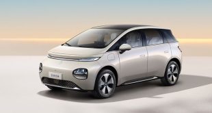 Pakai Soket Charger Baru, Secepat Ini Ngecas Baterai Wuling Cloud EV