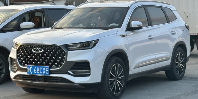 SUV Hybrid Chery Tiggo 8 CSH 2025, Mobil Paling Irit? | Video Review